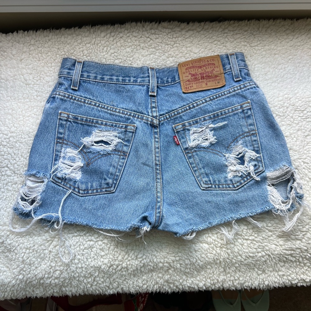 Levi's Vintage distressed Women's Light Blue Ripped Jean Shorts Daisy Duke Short
